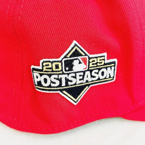 New Era Philadelphia Phillies Postseason 9SEVENTY Stretch Snap Hat Cap Red - Picture 5 of 6
